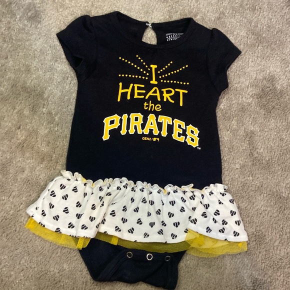 Pittsburgh Pirates MLB Infants Onesie Outfit Size 6-9 Months Girl Baseball - Picture 1 of 9